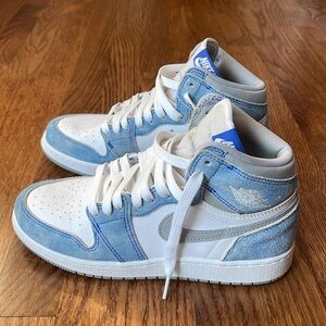 Jordan 1 Retro High Hyper Royal Smoke Grey